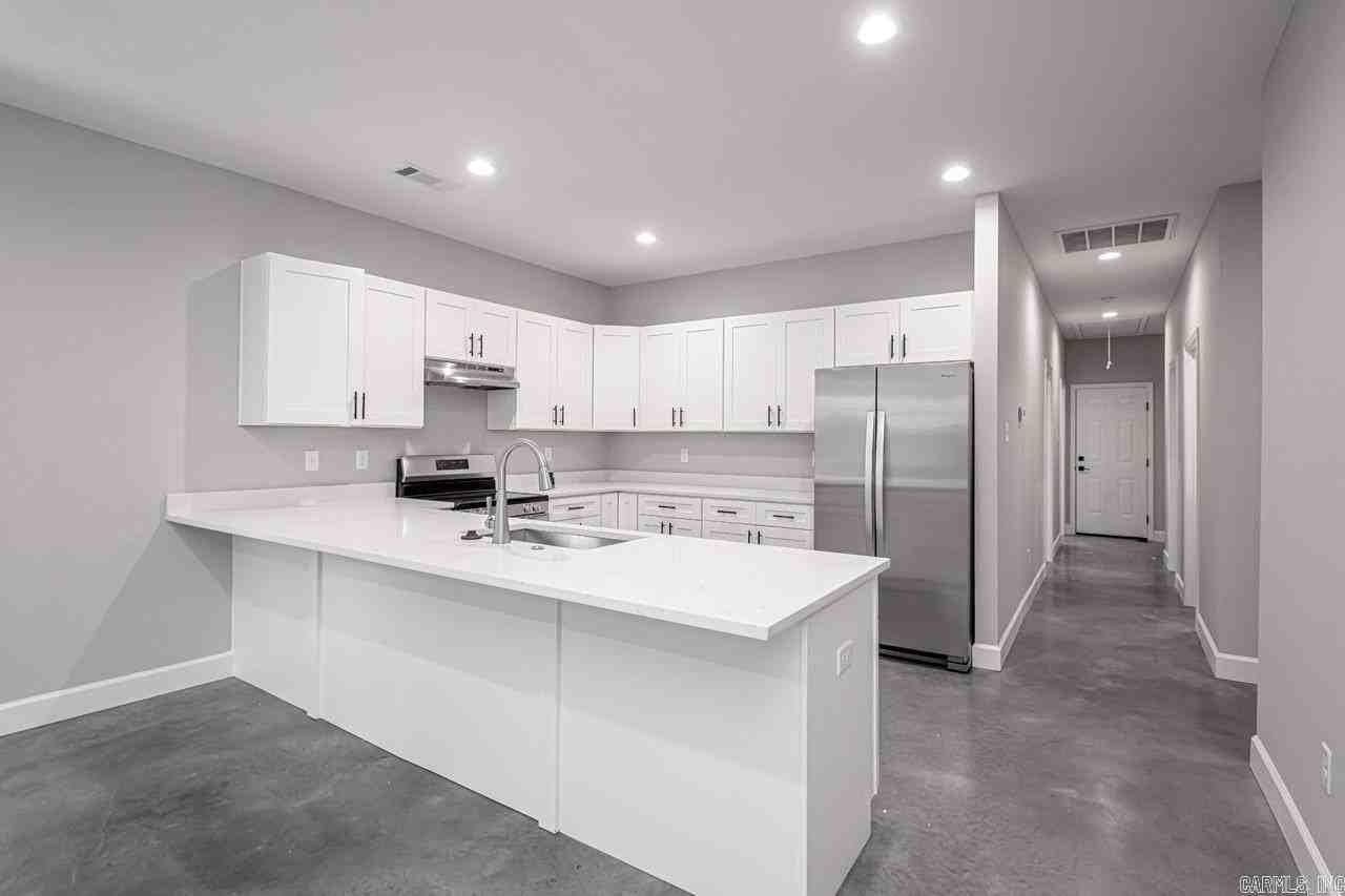 1621 Wilson Rd - Photo 6 of 26