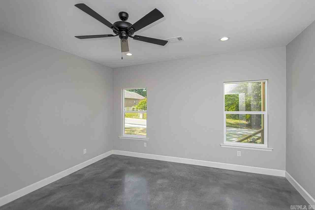 1621 Wilson Rd - Photo 7 of 26