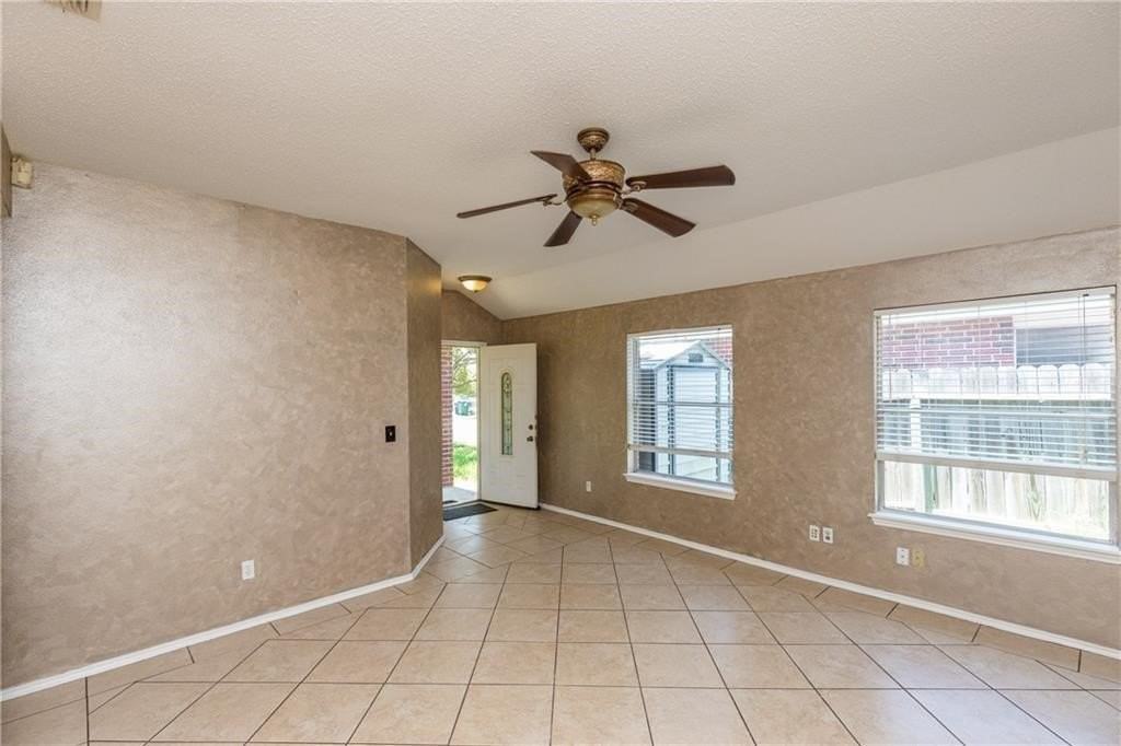 7846 Wolf Dr - Photo 2 of 11