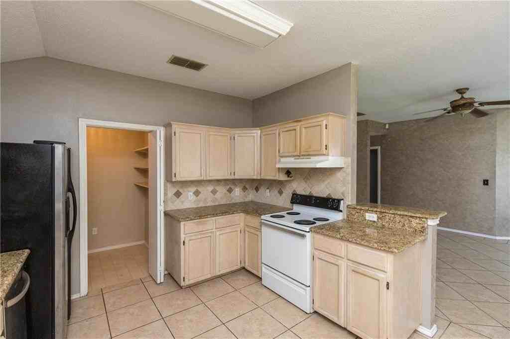 7846 Wolf Dr - Photo 5 of 11