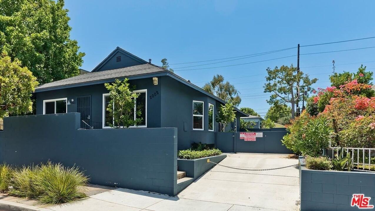 2002 20th St - Photo 2 of 20