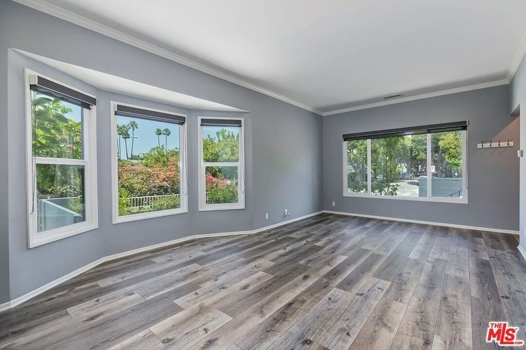 2002 20th St - Photo 3 of 20