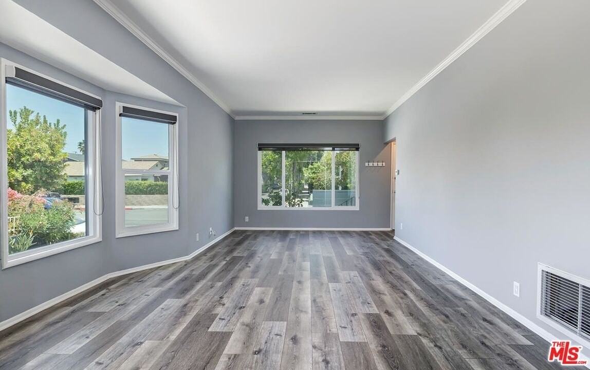 2002 20th St - Photo 4 of 20