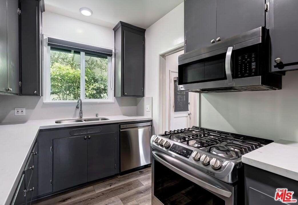 2002 20th St - Photo 5 of 20