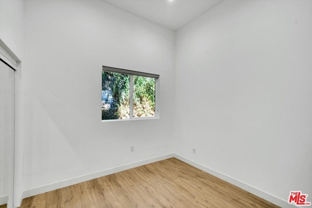 19545 San Jose St - Photo 4 of 10