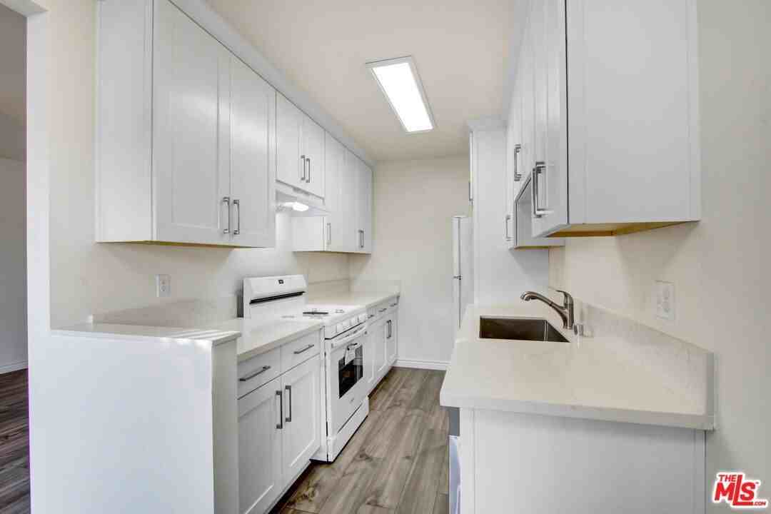 1740 Hauser Blvd Apt 1 #1 - Photo 3 of 8