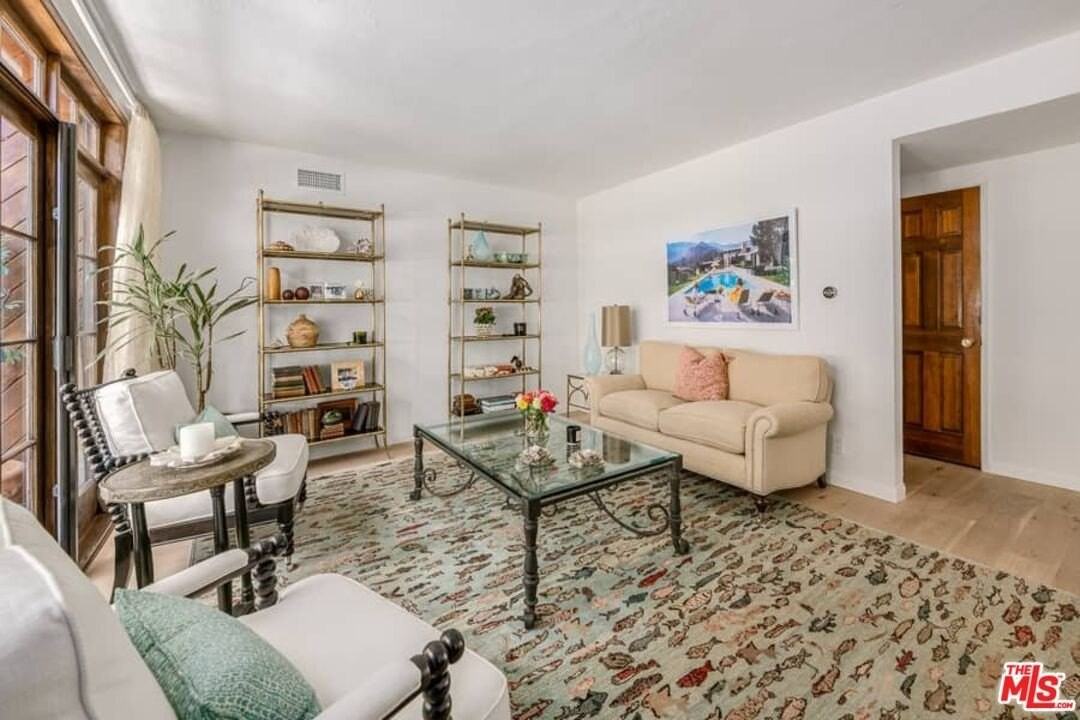 3266 Mandeville Canyon Rd - Photo 4 of 34