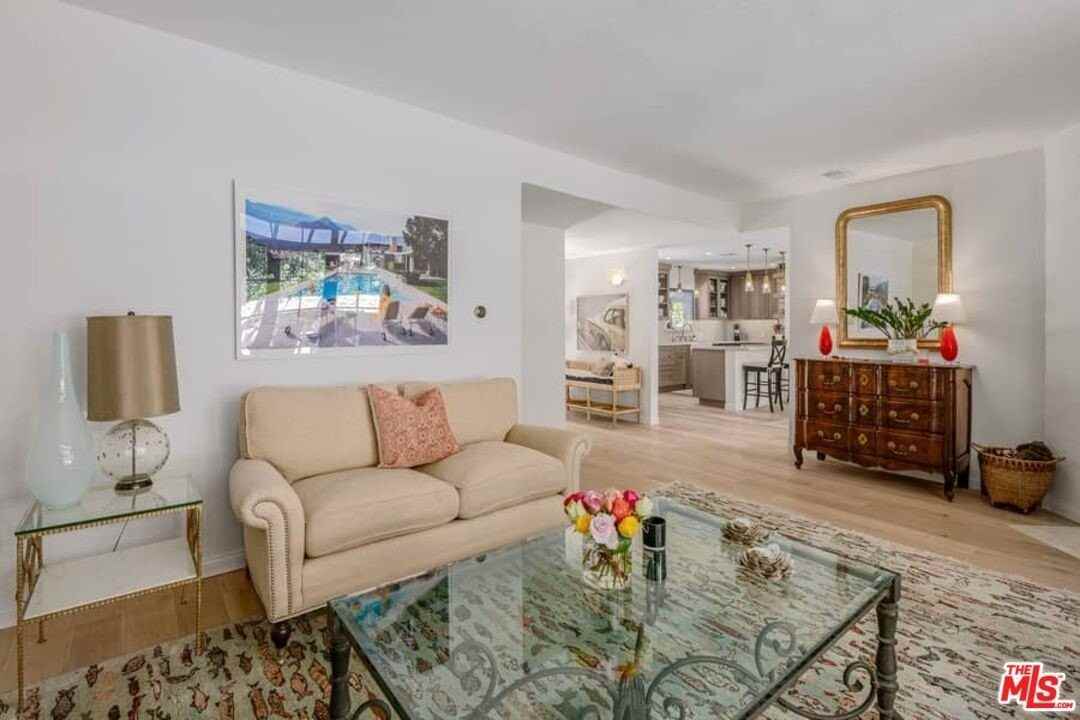 3266 Mandeville Canyon Rd - Photo 5 of 34