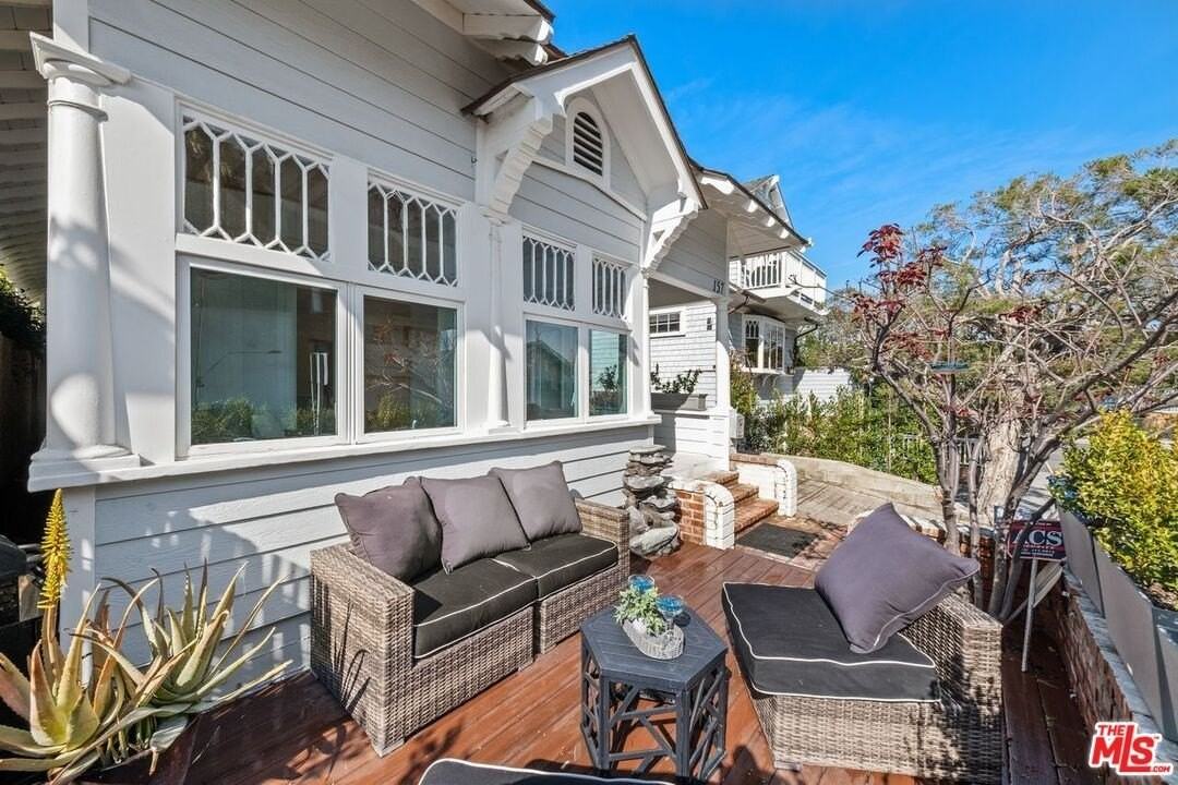 157 Hart Ave - Photo 2 of 40