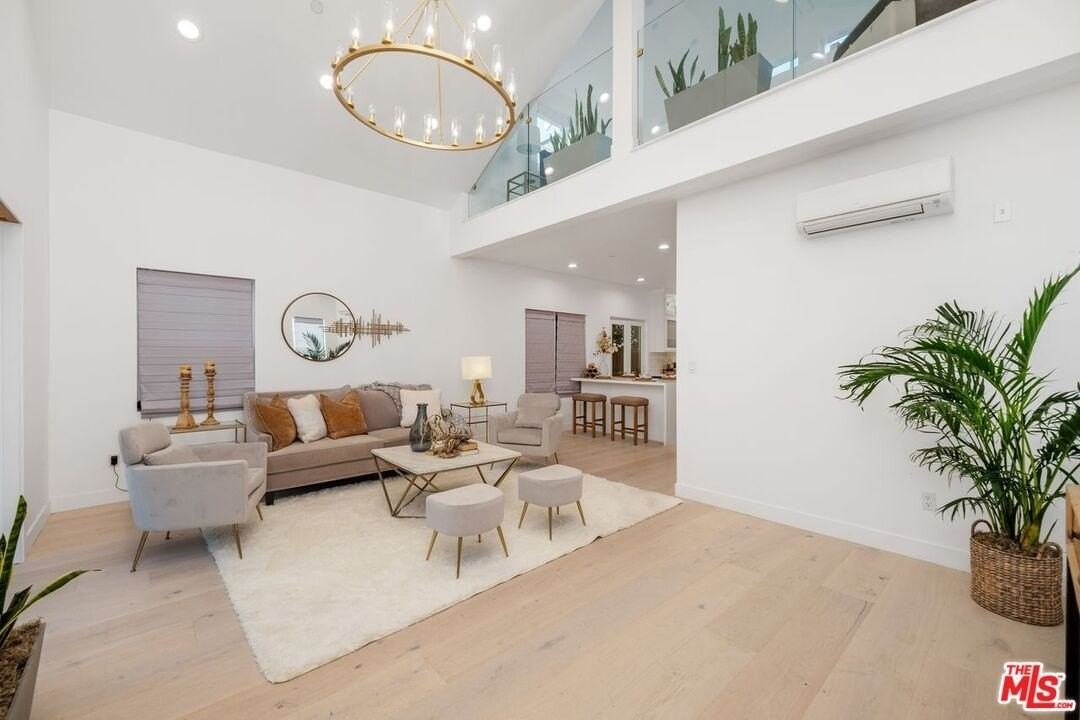 157 Hart Ave - Photo 5 of 40