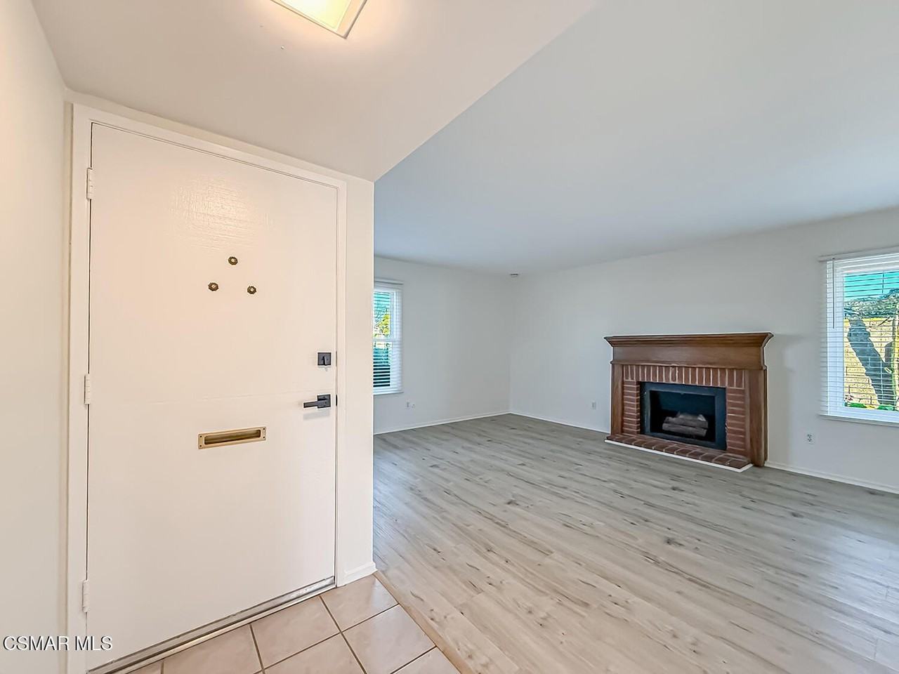 4150 Lake Harbor Ln - Photo 5 of 41