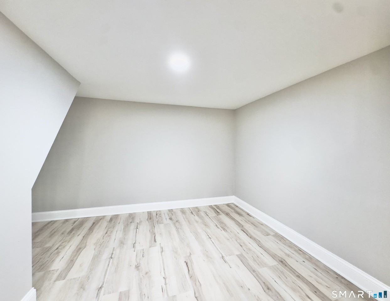 96 Knickerbocker Ave - Photo 7 of 8