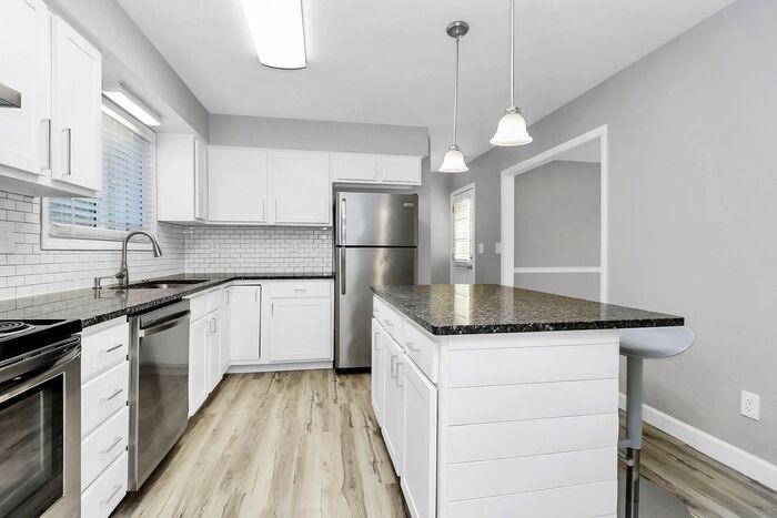 5823 Falstaff Dr - Photo 4 of 30