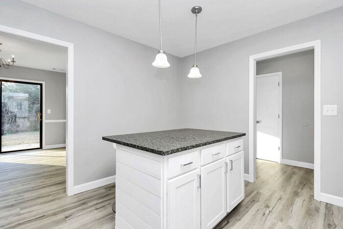 5823 Falstaff Dr - Photo 6 of 30