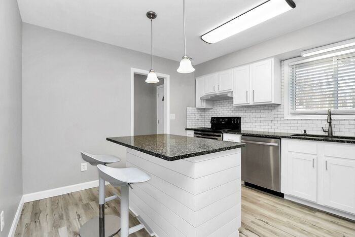 5823 Falstaff Dr - Photo 7 of 30