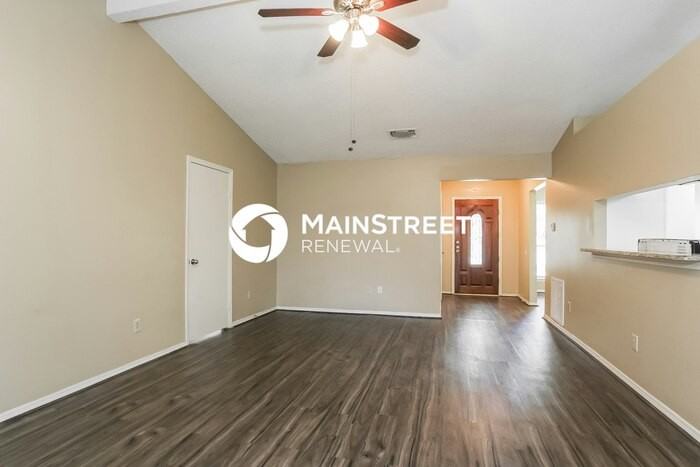 3719 Lemon Tree Ln - Photo 4 of 16