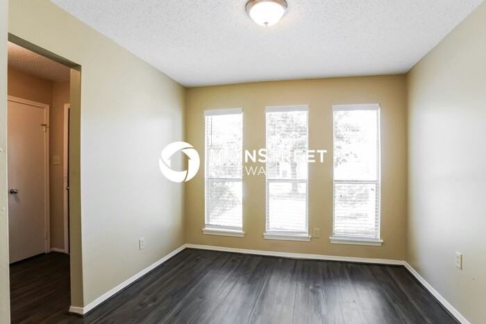 3719 Lemon Tree Ln - Photo 5 of 16