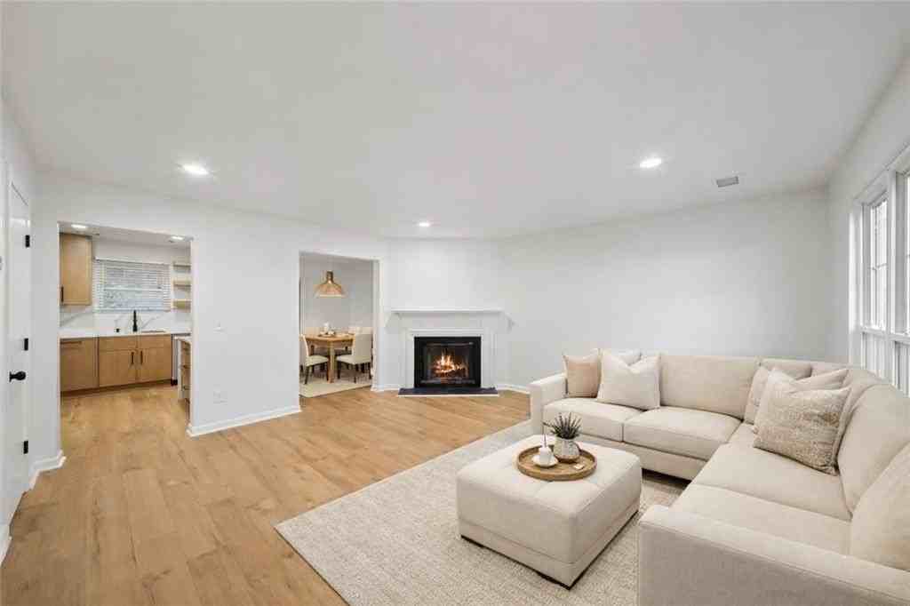 2811 Queen Anne Ct - Photo 3 of 31