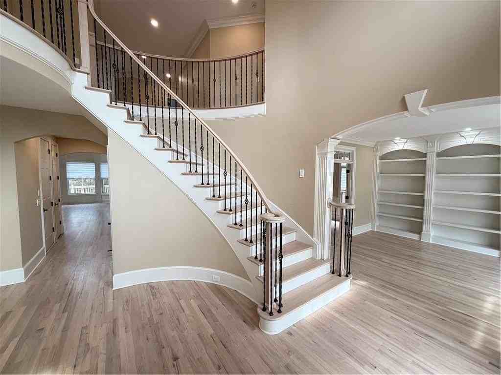 1570 Briergate Dr - Photo 5 of 46