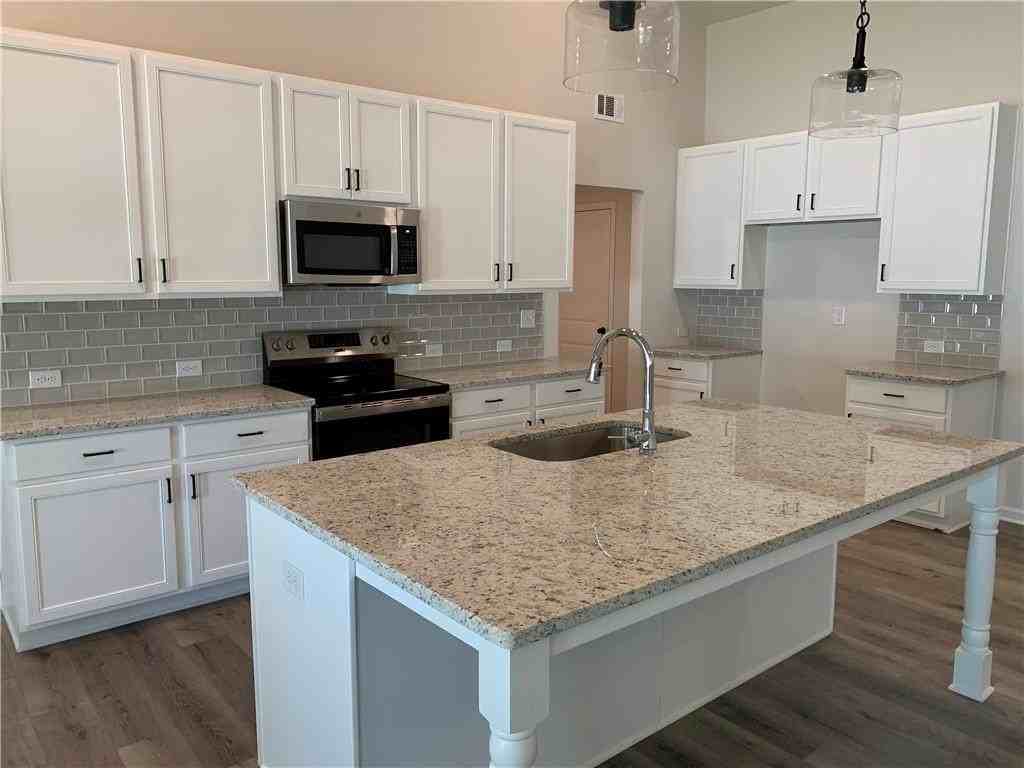 755 Rodeo Dr - Photo 5 of 15