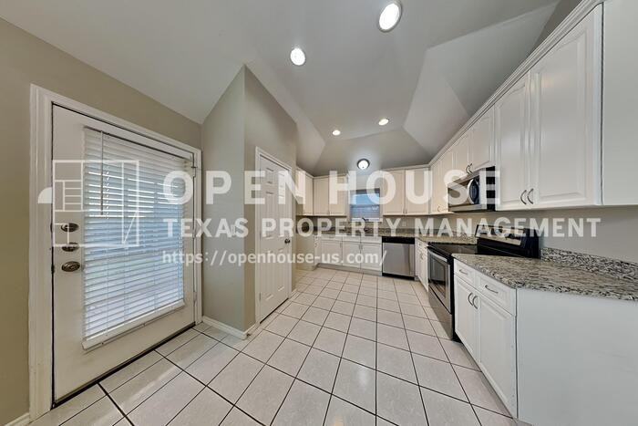 10478 Quest Dr - Photo 6 of 21