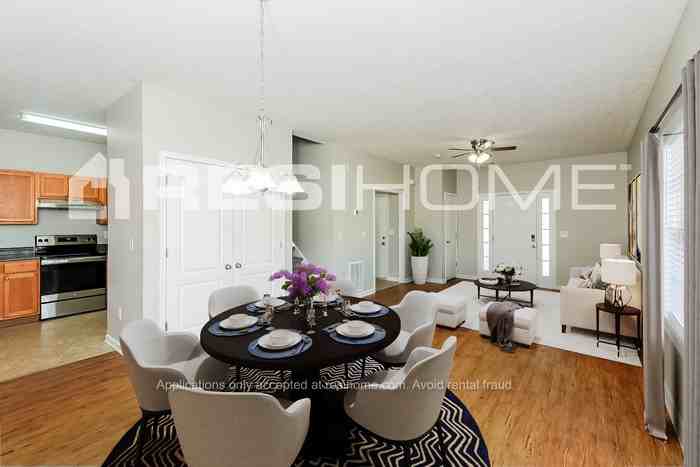 300 Kayla Ct - Photo 3 of 18