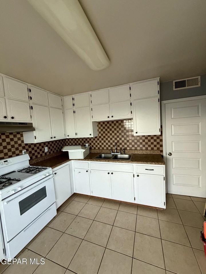 3820 Savannah Ave Unit B #B - Photo 4 of 8