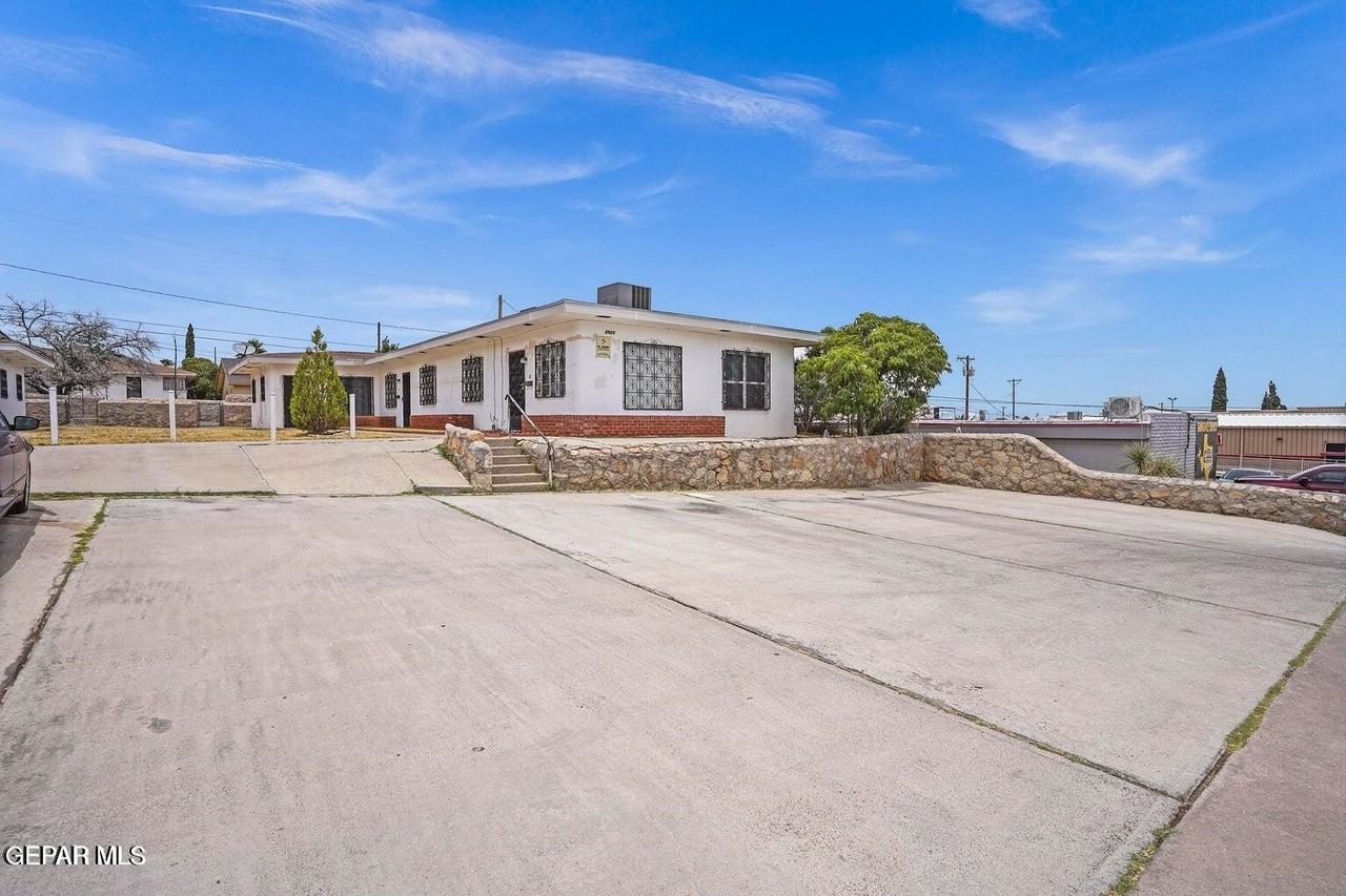 2821 Fort Blvd Apt 3 #3 - Photo 2 of 17