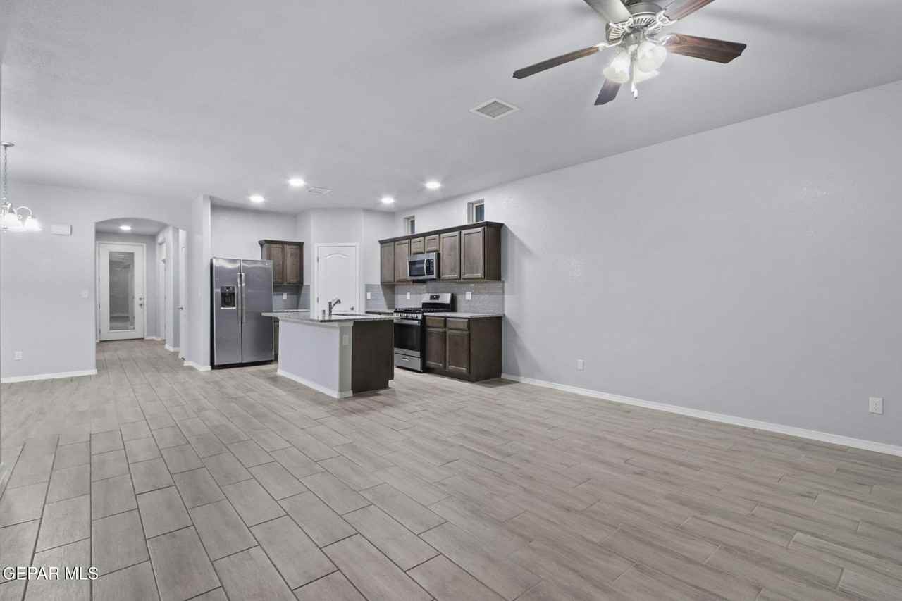 12257 Desert Vista Ave - Photo 4 of 48