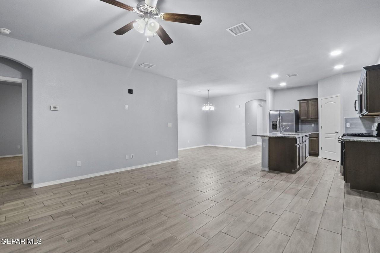 12257 Desert Vista Ave - Photo 5 of 48