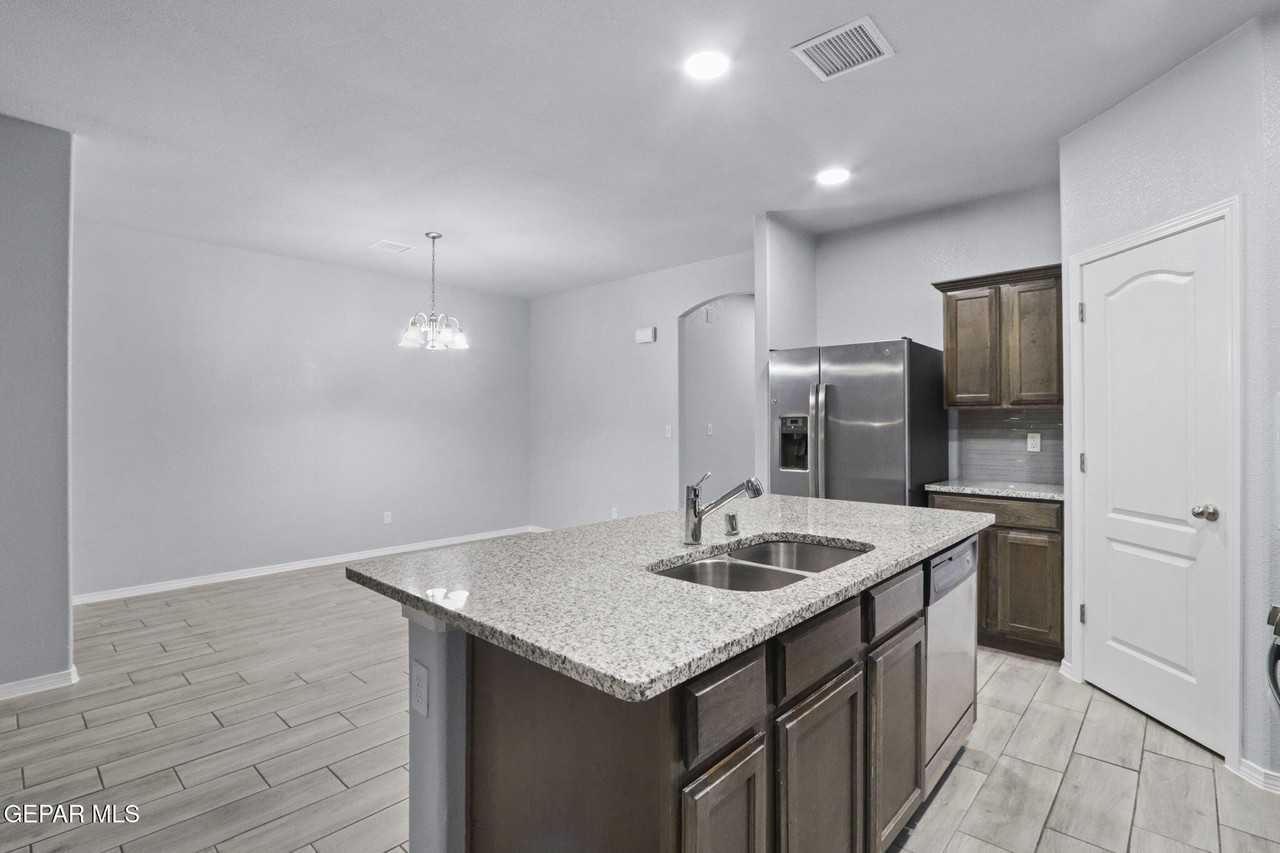 12257 Desert Vista Ave - Photo 6 of 48