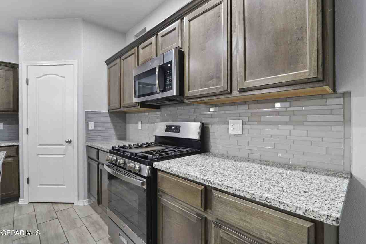 12257 Desert Vista Ave - Photo 7 of 48