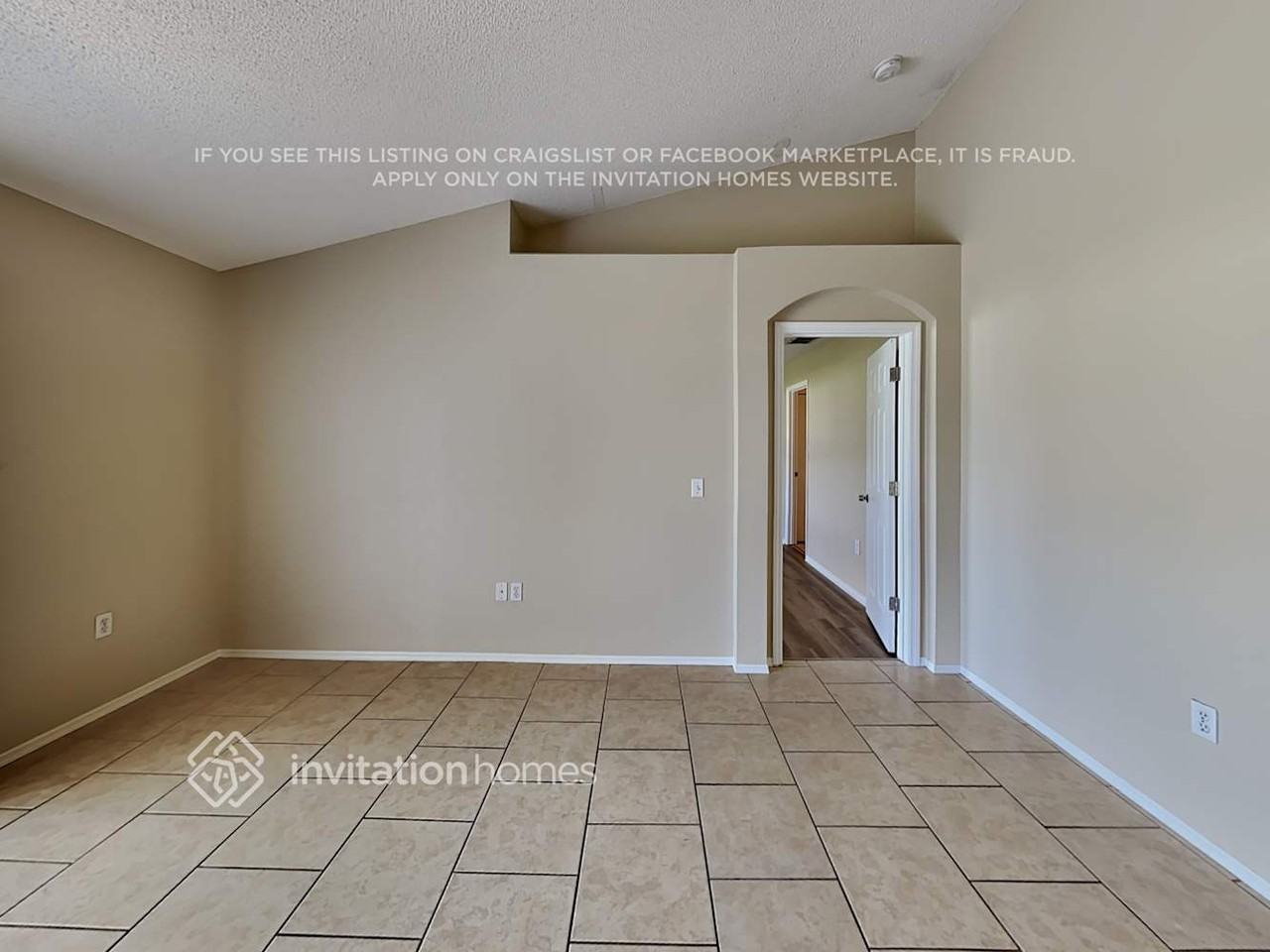 5262 Miriam Dr - Photo 4 of 18