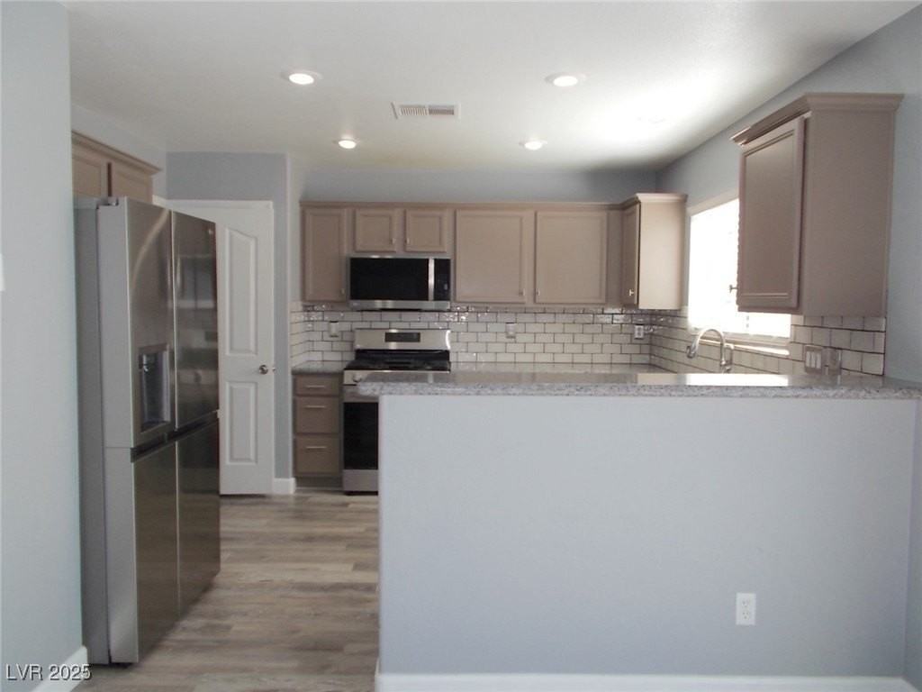 6882 Relic St - Photo 7 of 29