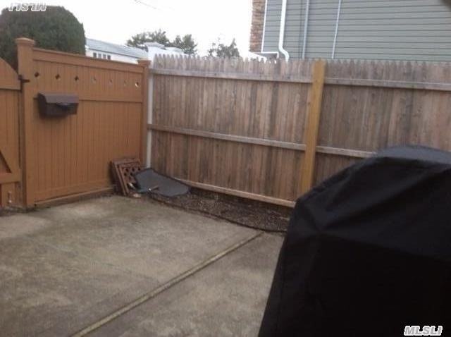 668 N Kings Ave - Photo 3 of 9