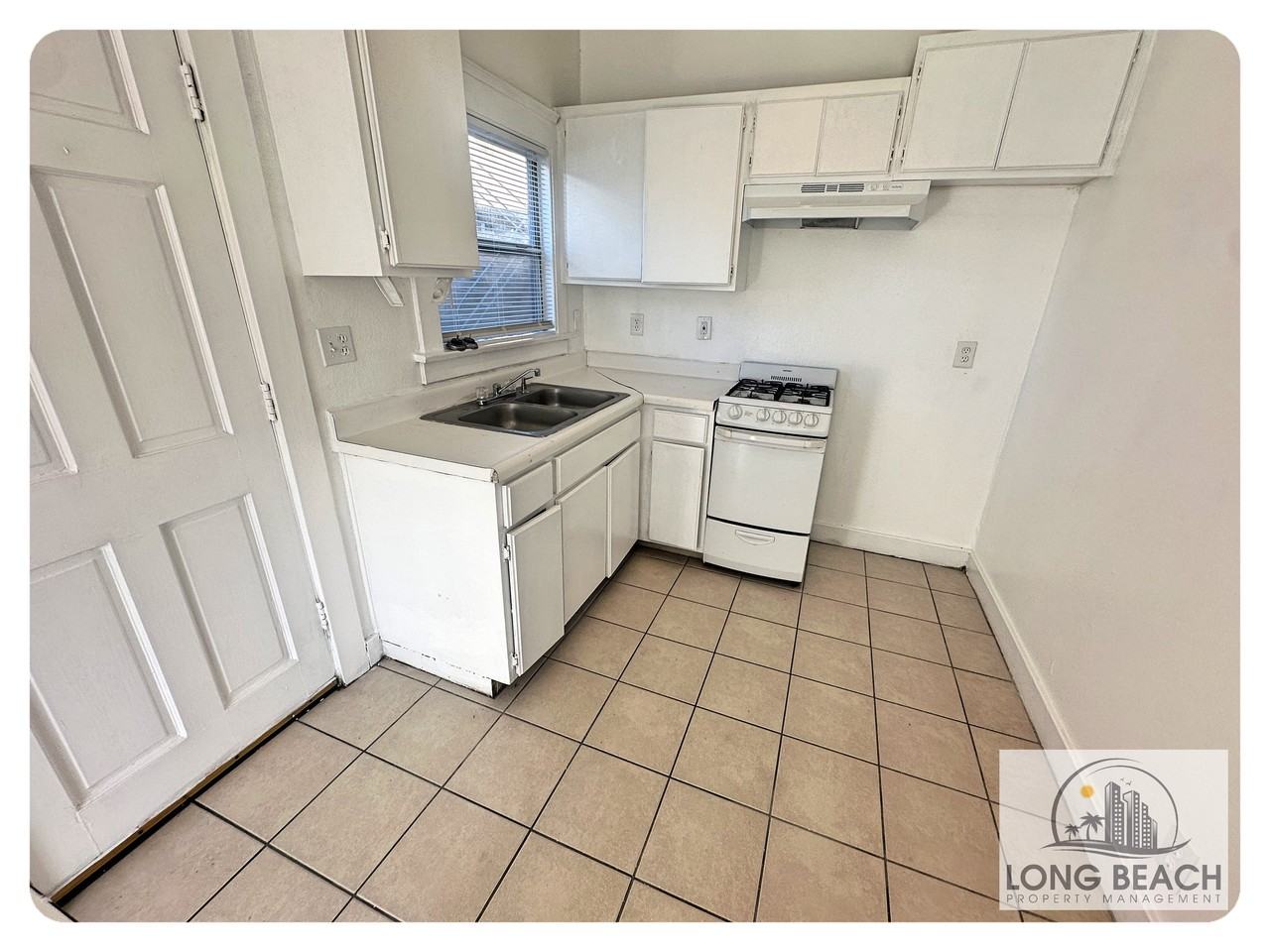 1135 East 3rd Street #2 - Photo 3 of 7