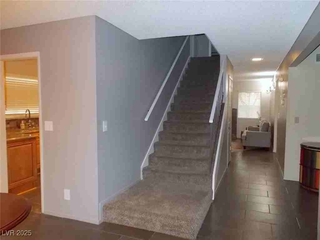 7711 Keating Cir - Photo 4 of 29