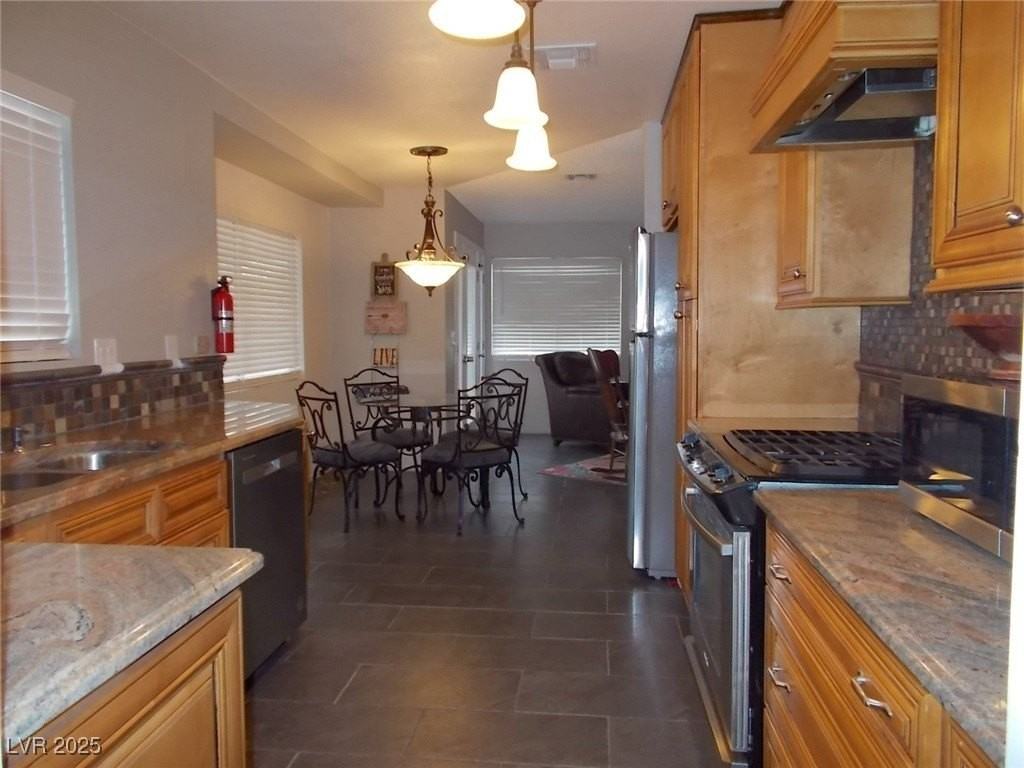 7711 Keating Cir - Photo 5 of 29