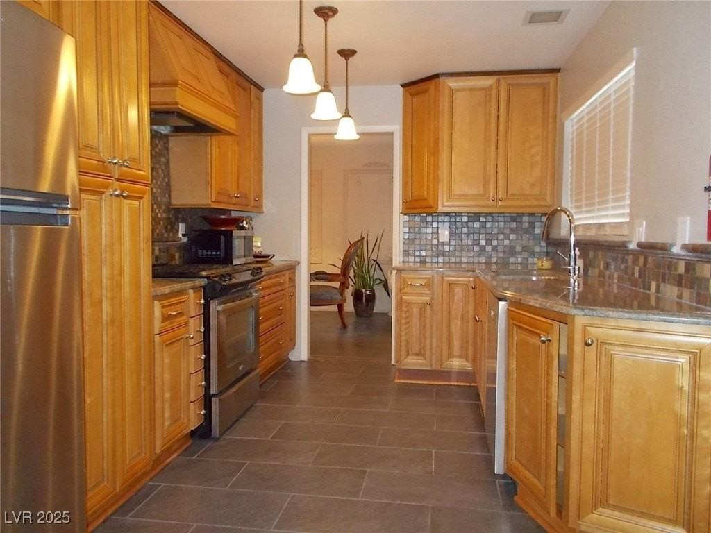 7711 Keating Cir - Photo 6 of 29