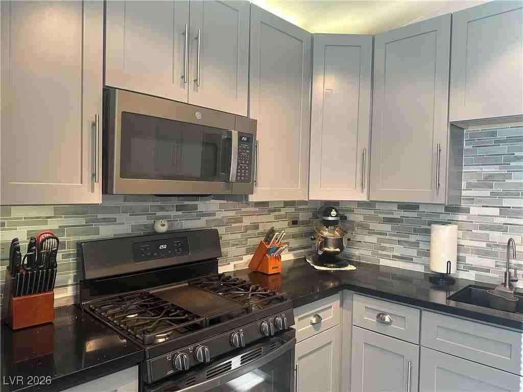 820 Bergamont Dr - Photo 4 of 37