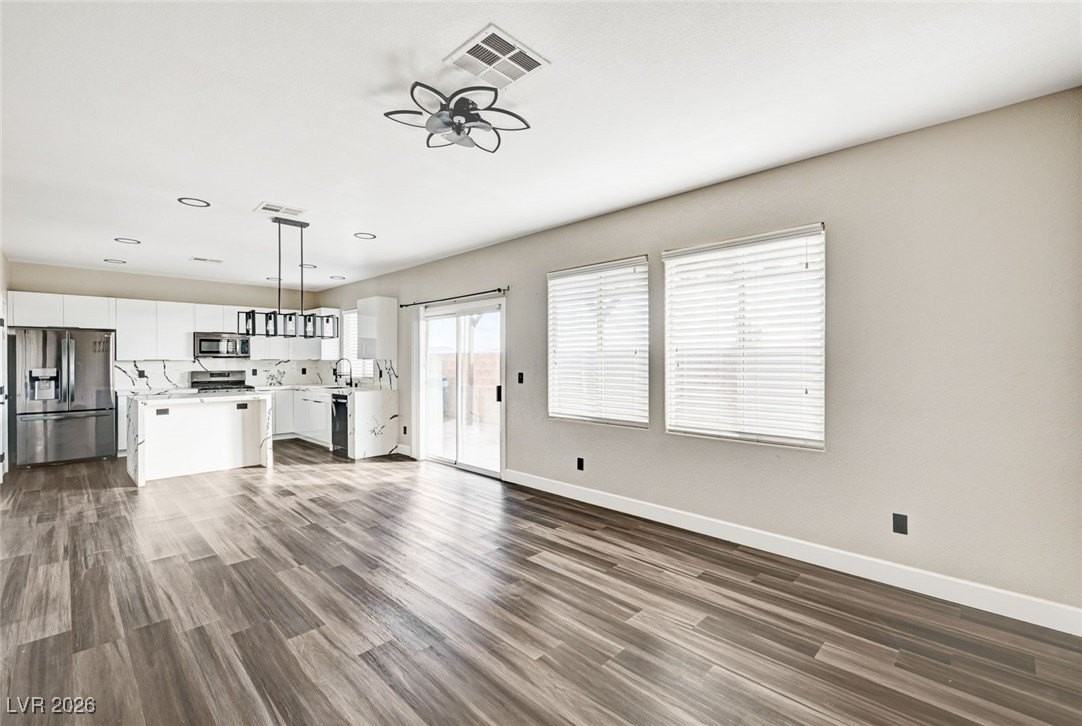 6409 Wild Chive Ave - Photo 4 of 15