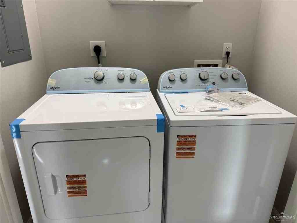 900 W 8th St #1 - Photo 7 of 9