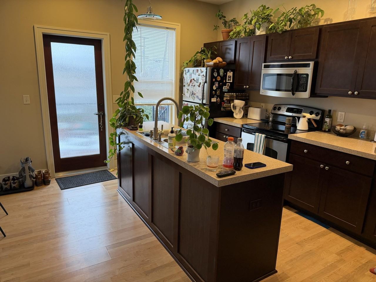 638 Wealthy St Se - Photo 4 of 7