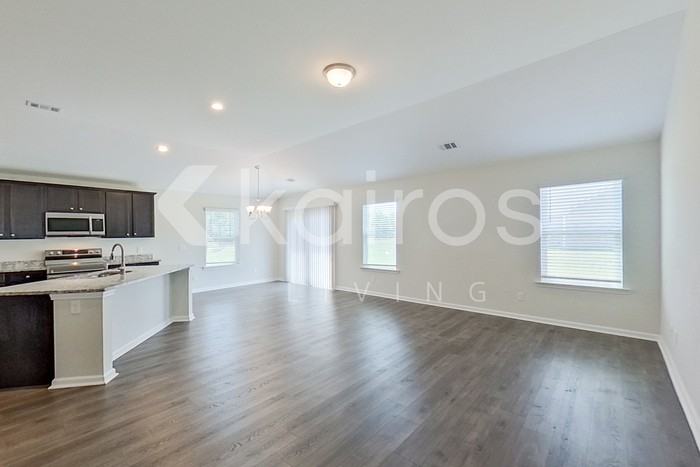 107 Saint Matthew Way - Photo 4 of 30