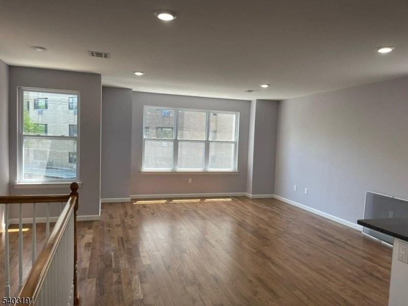 201 Schuyler Ave - Photo 6 of 11