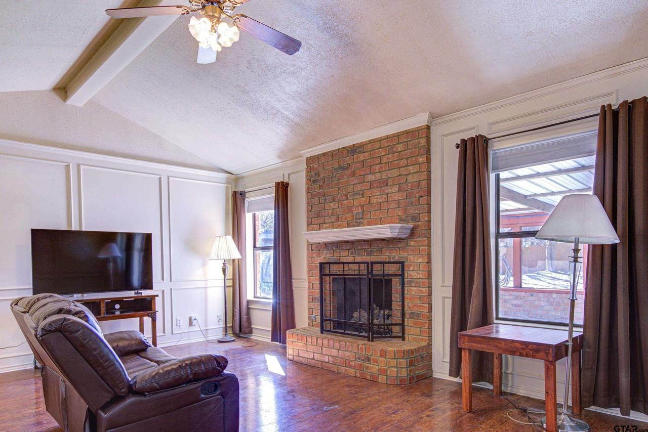 16744 Overland Stage Dr - Photo 3 of 22