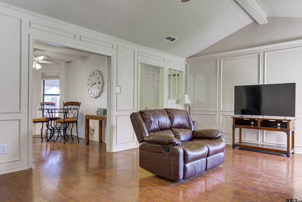 16744 Overland Stage Dr - Photo 4 of 22