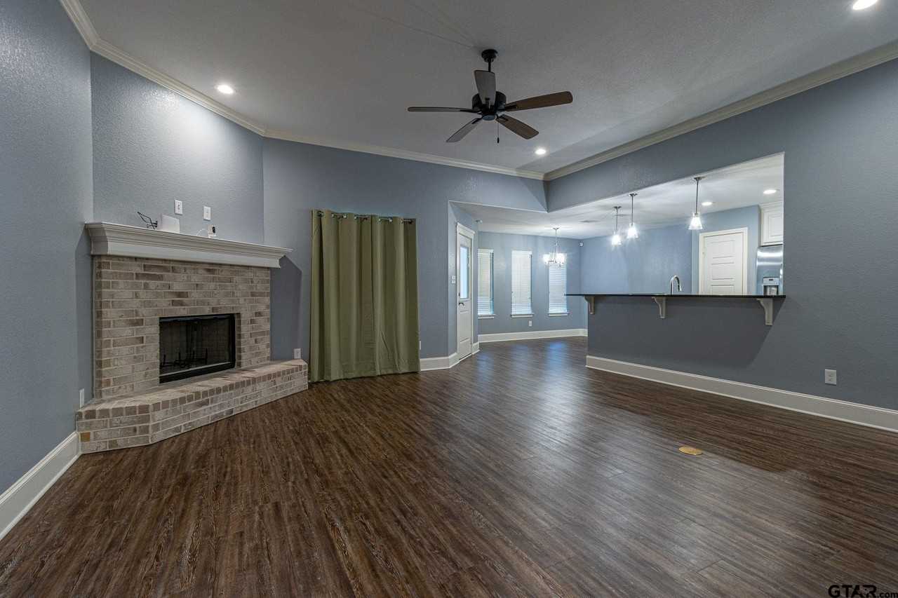 19842 Meadow West Ln - Photo 2 of 34