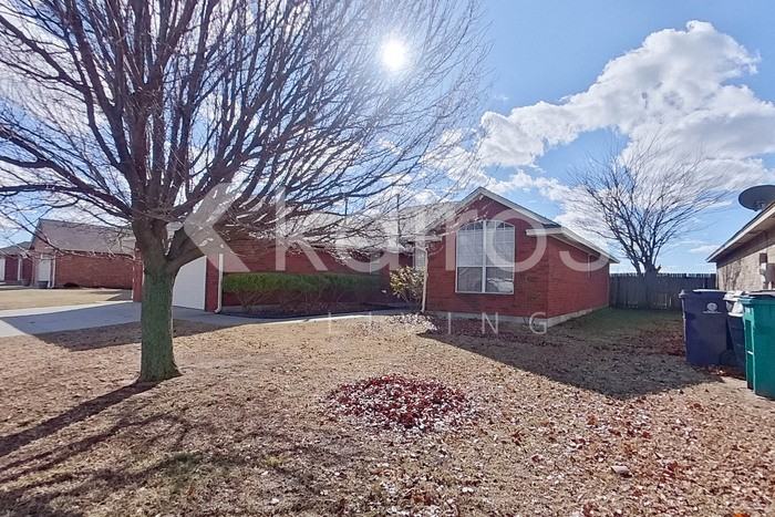 704 Sw 161st St - Photo 4 of 24