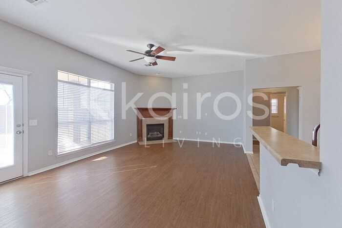 704 Sw 161st St - Photo 7 of 24